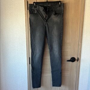 Mott & Bow Women's Gray Skinny Jeans